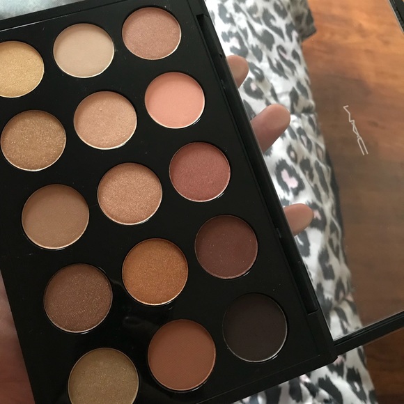 MAC COSMETICS EYESHADOW PALETTE - Picture 5 of 8